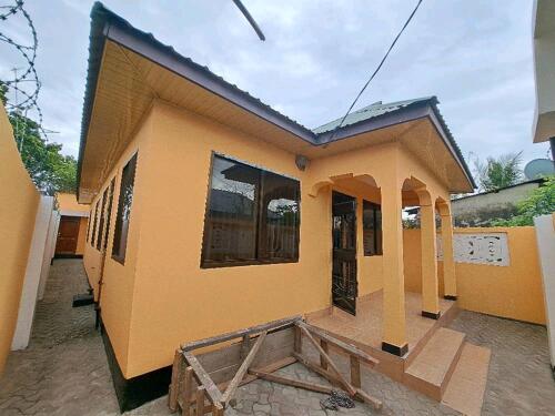 STAND ALONE HOUSE FOR RENT 450K