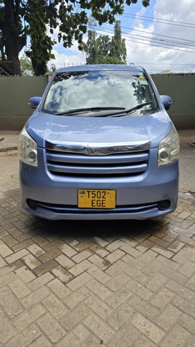 NAUZA TOYOTA NOAH 