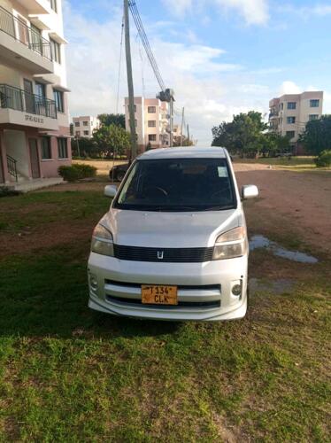 TOYOTA NOAH VOXY FOR SALE 3.3M