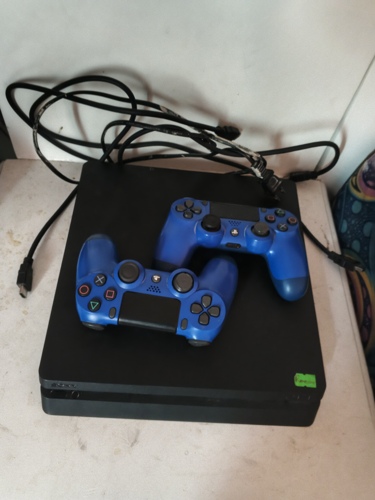 Play station 4 slim