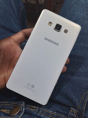 SAMSUNG GALAXY A7 