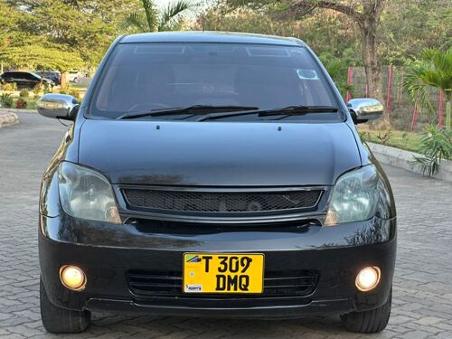 Toyota Ist DMQ