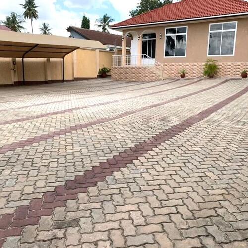 HOUSE FOR RENT/AT MBEZI BEACH TANK BOVU