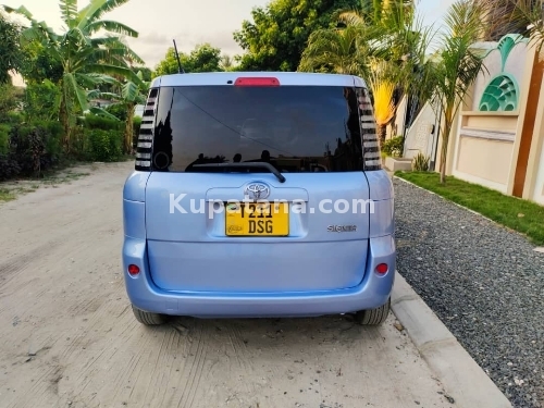 Toyota Sienta 2005 (DSG)