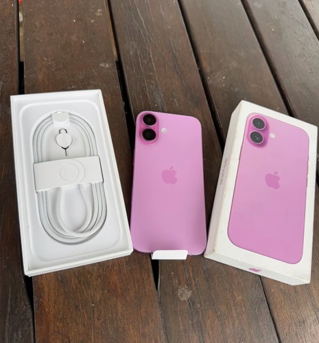 iPhone 16 Pink