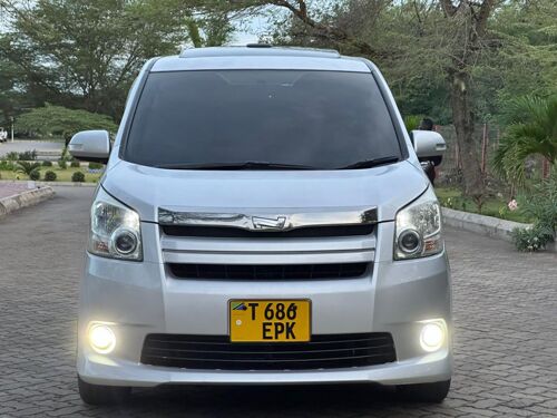 NAUZA TOYOTA NOAH NEW SHAPE 