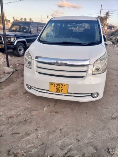 TOYOTA NOAH NEW MODEL 