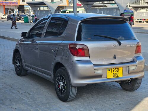 Vitz old model Rs