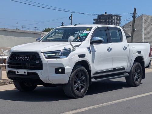 NAUZA TOYOTA HILUX PICK UP 