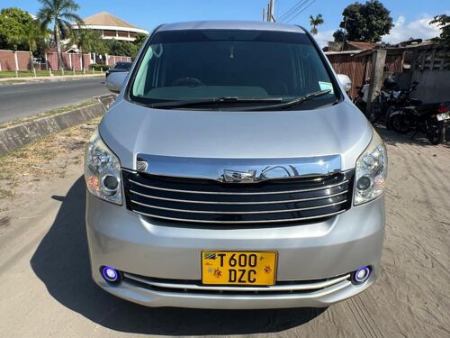 NAUZA TOYOTA NOAH NEW SHAPE 