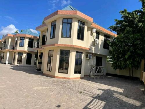 VILLA APARTMENTS FOR RENT/AT BAHARI BEACH