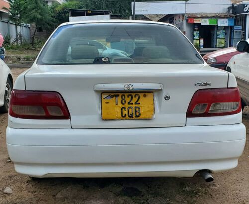 Toyota carina ipo mwanza
