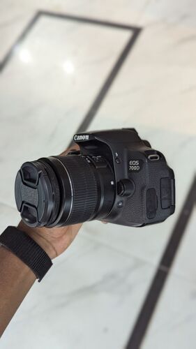 Canon eos 700D with 18-55mm 