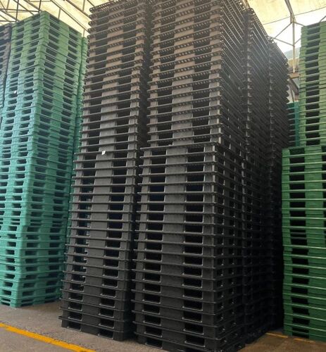 Plastic pallets 