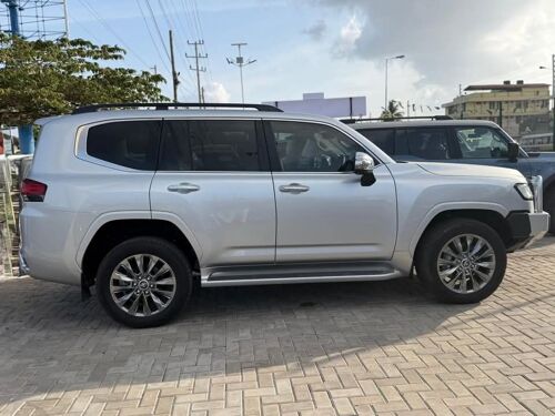 LANDCRUISER 300 ZX SAHARA 