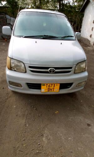SR 40 TOYOTA NOAH IS AVAILABLE FOR IMMEDIATELY SALE