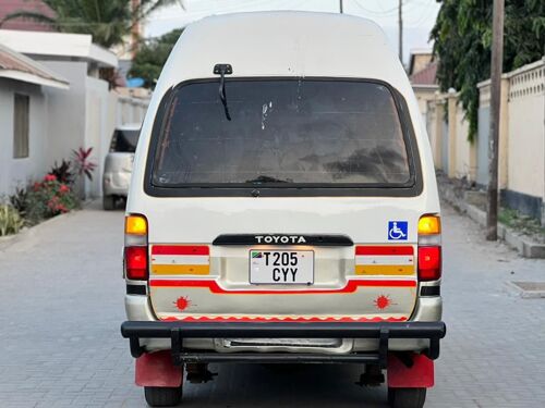 TOYOTA HIACE DUNGU