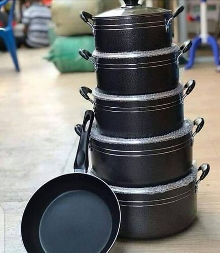 Pots with pan 