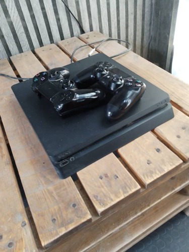 Ps 4 slim 