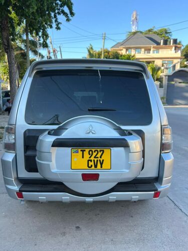 NAUZA MITSUBISHI PAJERO