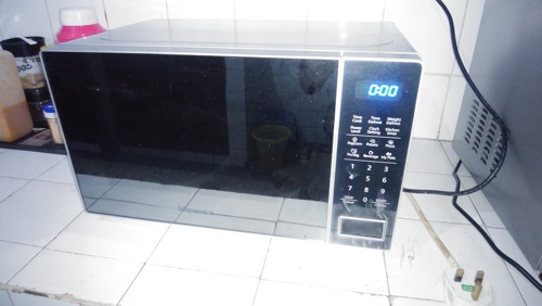 Hisense Microwave 20 Ltr Clean