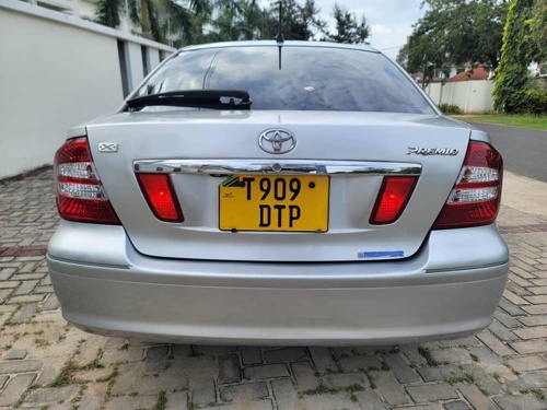 TOYOTA PREMIO F