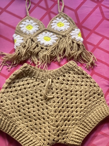 Nguo ya crochet ya mtoto