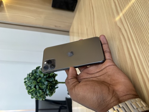 iPhone 11pro, O74I5O6O5O