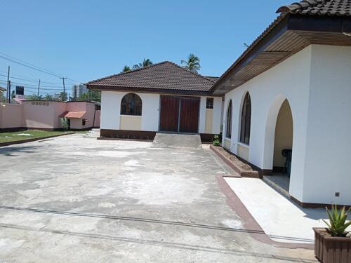 Masaki House and plots for sale  10 houses