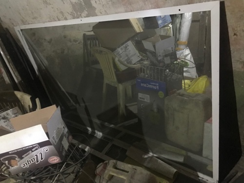 Nauza Kioo Cha Saloon