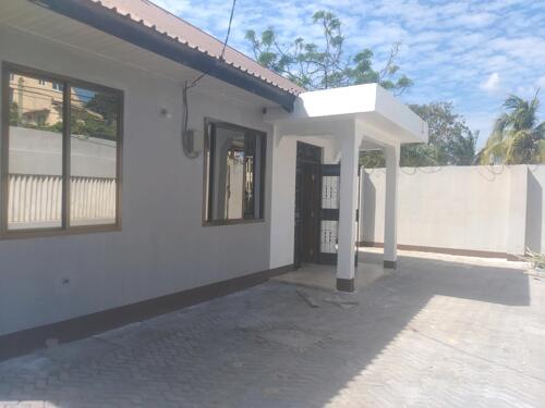 3BEDROOMS STANDALONE HOUSE 4RENT AT KINONDONI