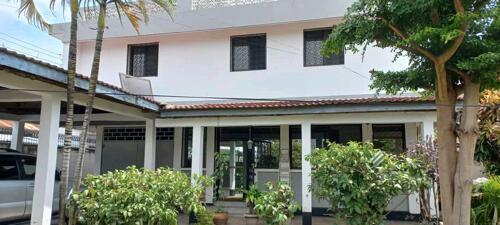 A BUNGALOW AT PENINSULA FULLY FURNISHED IS FOR RENT