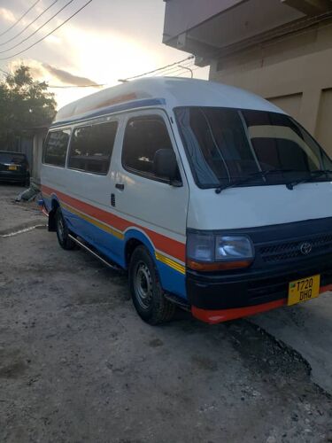 Toyota hiAce 3