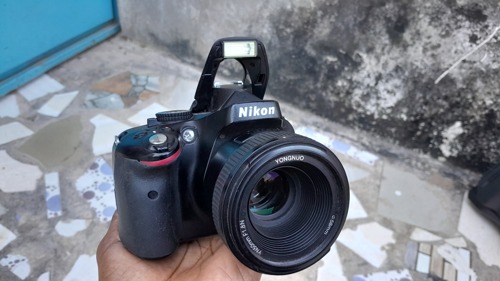 Nikon D5100 na lens 50mm