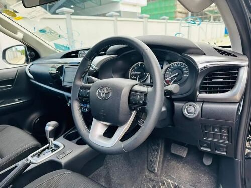 TOYOTA HILUX DOUBLE CABIN