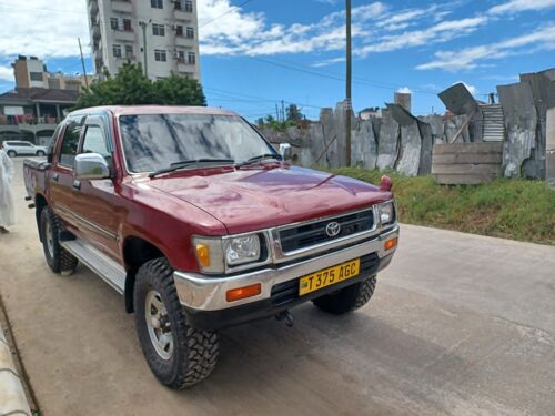 NAUZA TOYOTA HILUX PICK UP 