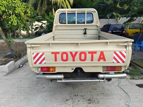 Land cruiser pick up