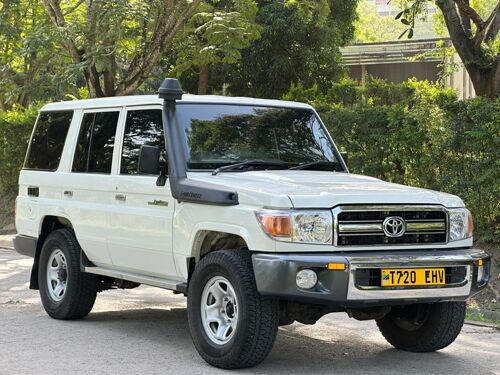 Toyota Landcruiser LX  2012