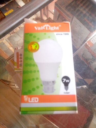 Val right bulb W7
