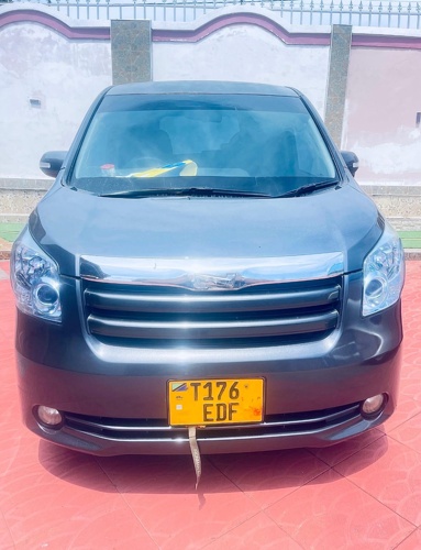 Toyota Noah 2007