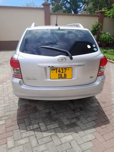 Toyota fielder 