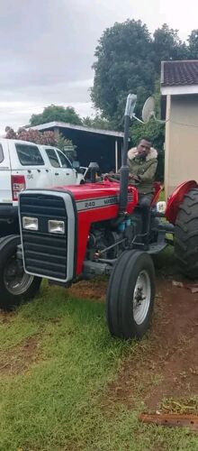 TRACTOR MASSEY BEI ML20 