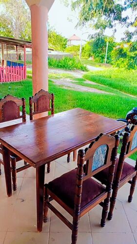Dining table viti vinne 