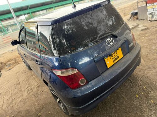 Toyota IST inauzwa 10