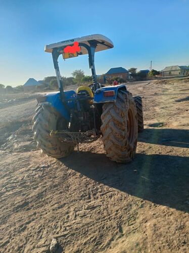 TRACTOR NEW HOLLAND 