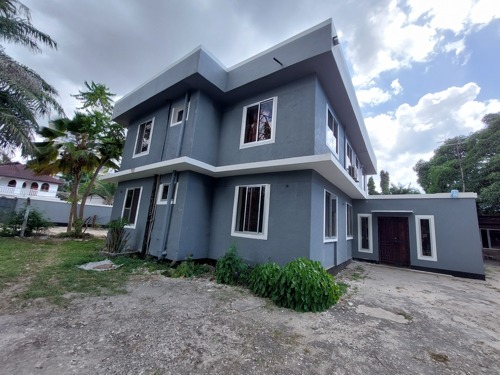 STAND ALONE 5 BEDROOMS HOUSE FOR RENT