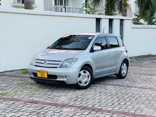 TOYOTA IST