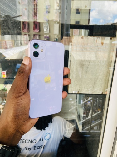 IPHONE 11 Plain used