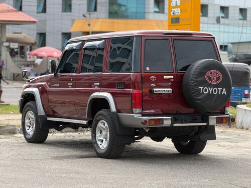 Landcruiser Lx.        2015