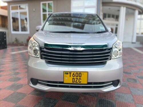 TOYOTA NOAH NEW MODEL 